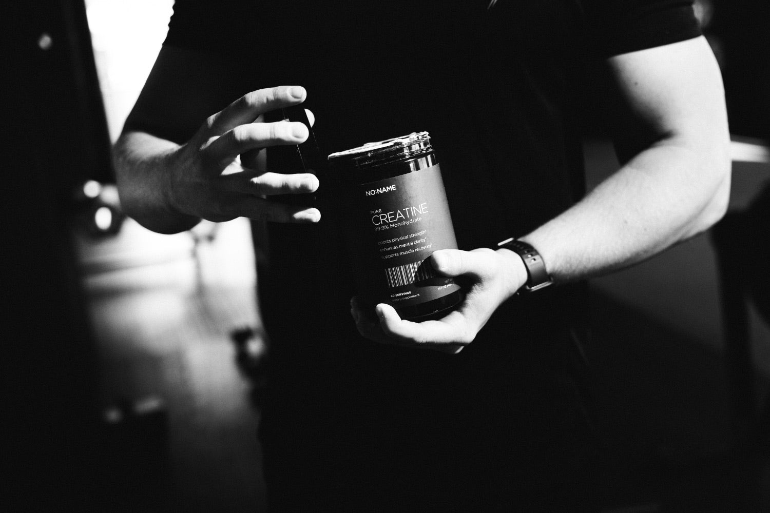 NO:NAME Pure Creatine in hand